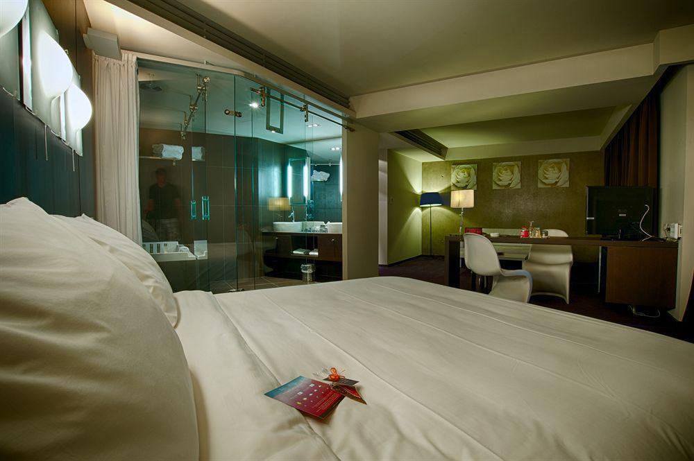 Le Rex Hotel Тарб Экстерьер фото