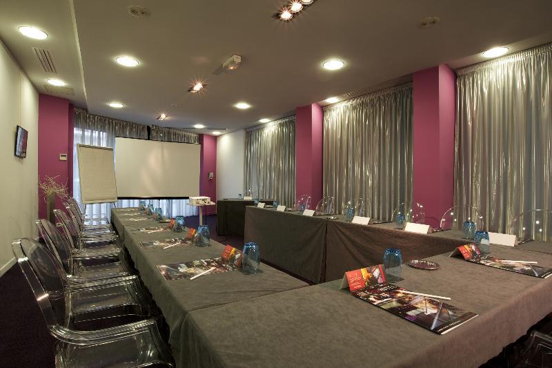 Le Rex Hotel Тарб Экстерьер фото